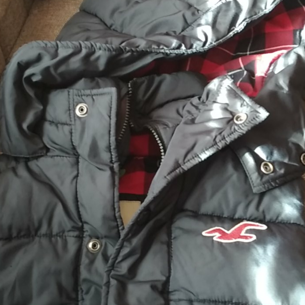 HOLLISTER HOODED VEST! - Picture 4 of 7